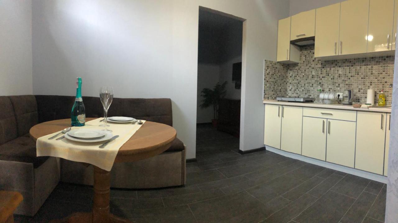 Reef Apartments Odessa Exterior foto